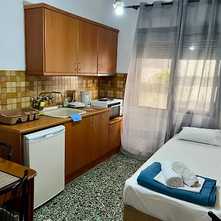 Pelekan And ατηινα 21 Apartmanhotel 3*